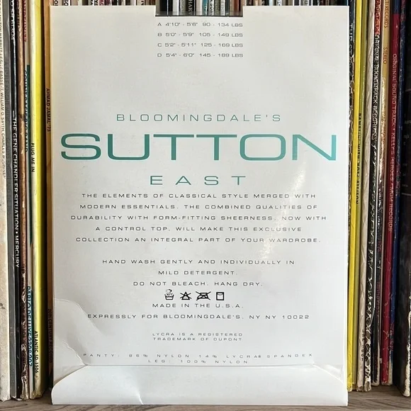 NWT Bloomingdale's Sutton East Sheer Control Top Pantyhose in Navy Sz Medium - Picture 2 of 2